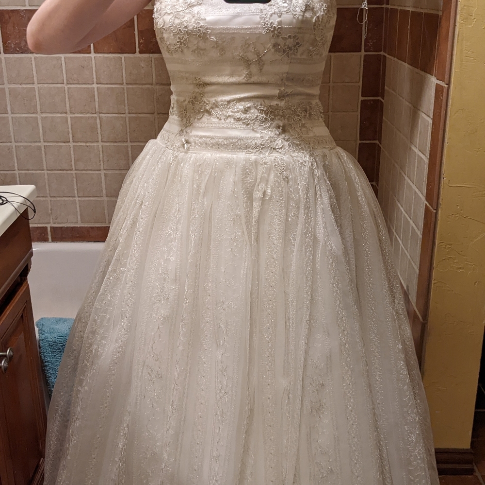 Wedding gown